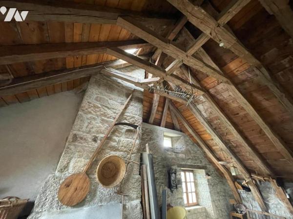 A VENDRE CORPS DE FERME A LASBROS