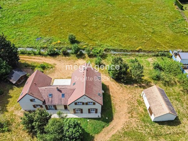 Maison à Montfort-le-Gesnois, 72450 - 9 pièces 300m²