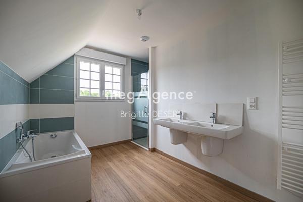Maison à Montfort-le-Gesnois, 72450 - 9 pièces 300m²