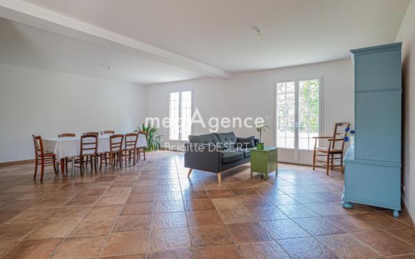 Maison à Montfort-le-Gesnois, 72450 - 9 pièces 300m²