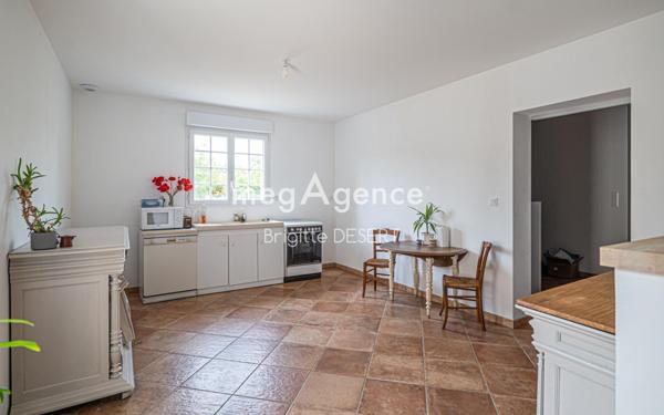 Maison à Montfort-le-Gesnois, 72450 - 9 pièces 300m²