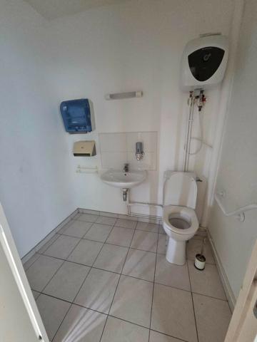 Local commercial 77.01 m2