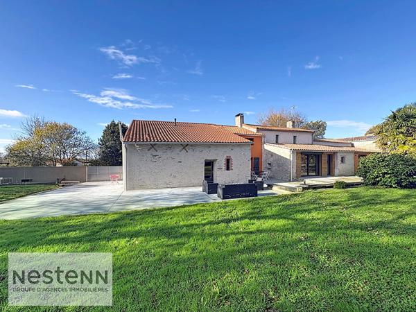 Charmante Maison de Corps de Ferme à Vendre à La Garnache !