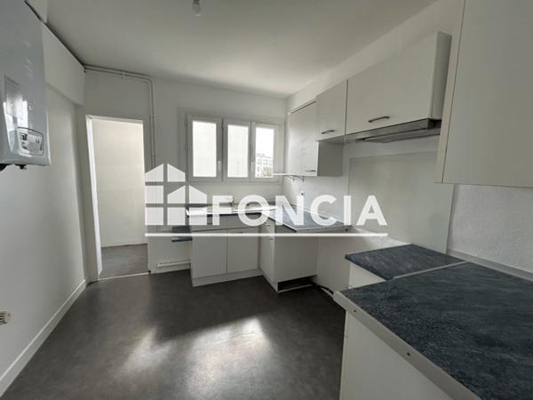 Location Appartement 4 pièces 70.47 m² - 8 RUE DOCTEUR ROUX Caen 14000