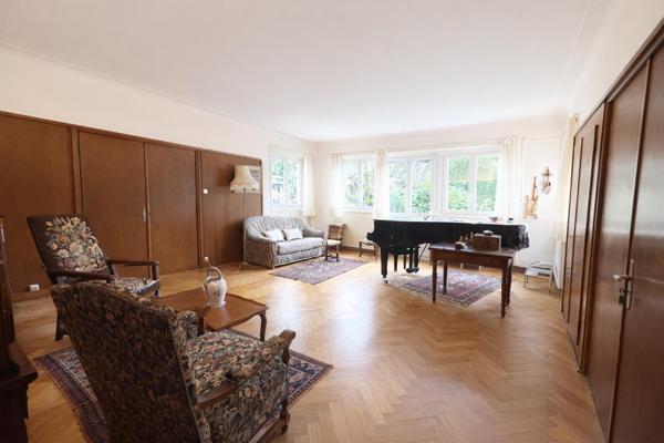 Ancien cabinet,144m2, terrasse, extérieur