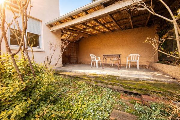 Ancien cabinet,144m2, terrasse, extérieur