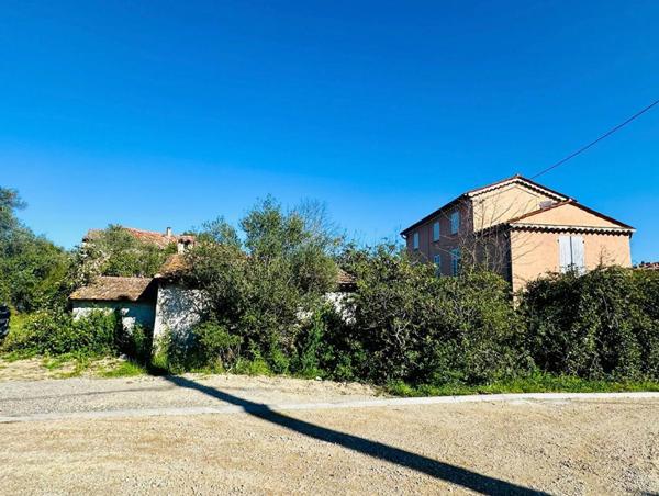 2 Bâtis/Mas à réhabiliter à Grasse totalisant 450 m2 plancher, sur 5700m2 de terrain