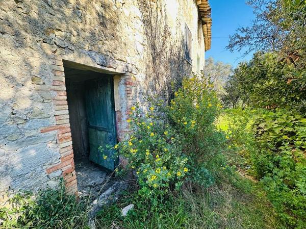 2 Bâtis/Mas à réhabiliter à Grasse totalisant 450 m2 plancher, sur 5700m2 de terrain