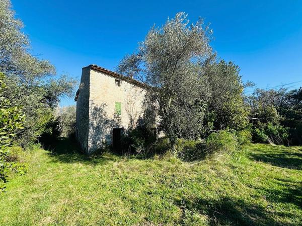 2 Bâtis/Mas à réhabiliter à Grasse totalisant 450 m2 plancher, sur 5700m2 de terrain