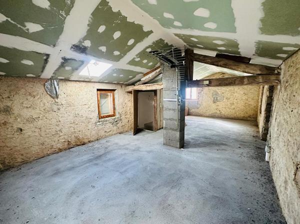 2 Bâtis/Mas à réhabiliter à Grasse totalisant 450 m2 plancher, sur 5700m2 de terrain