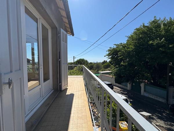 MARSEILLE. BOIS-LUZY. 1er ETGE DE MAISON. TYPE 3 REFAIT A NEUF. BALCON. JARDIN.