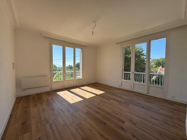 MARSEILLE. BOIS-LUZY. 1er ETGE DE MAISON. TYPE 3 REFAIT A NEUF. BALCON. JARDIN.