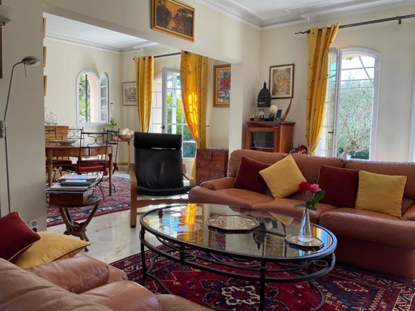 Aix en Provence-Puyricard maison de ville très lumineuse 5 chambres, double garage, vaste cave