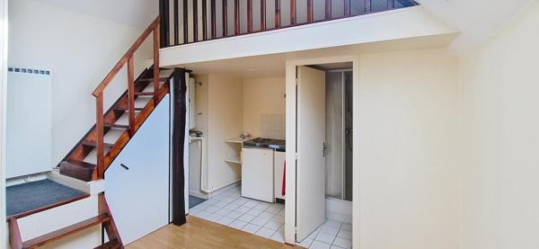 STUDIO MEZZANINE KITCHENETTE