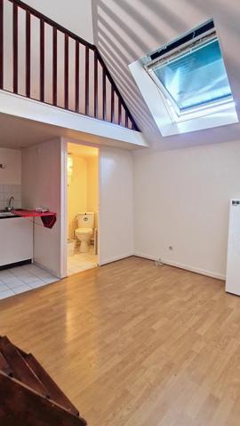 STUDIO MEZZANINE KITCHENETTE