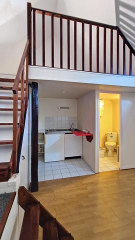 STUDIO MEZZANINE KITCHENETTE