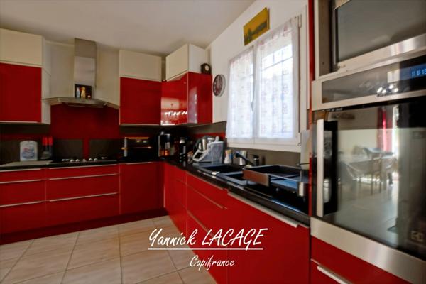 Maison récente de 89m2, familiale et tout confort à Saint-Mitre (13013), avec jardin, garage, piscine hors sol et prestations modernes, à deux pas des écoles et transports !