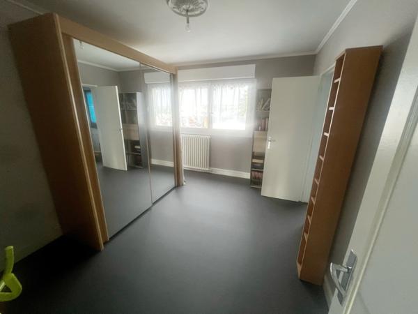 APPARTEMENT T3 avec TERRASSE - CAVE - PARKING