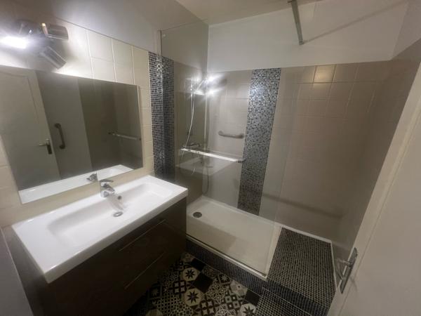 APPARTEMENT T3 avec TERRASSE - CAVE - PARKING