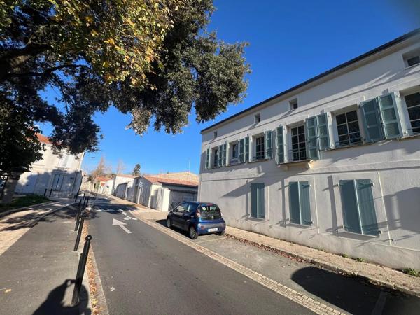 Transaction immobilière › Grand DUPLEX en Type 2 d'env. 60 m² Centre Bourg AYTRE
