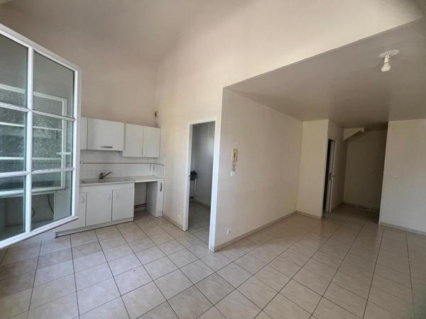 Transaction immobilière › Grand DUPLEX en Type 2 d'env. 60 m² Centre Bourg AYTRE