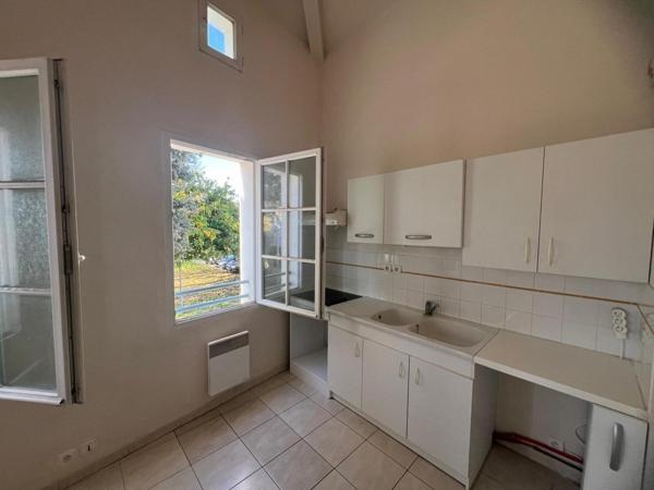 Transaction immobilière › Grand DUPLEX en Type 2 d'env. 60 m² Centre Bourg AYTRE