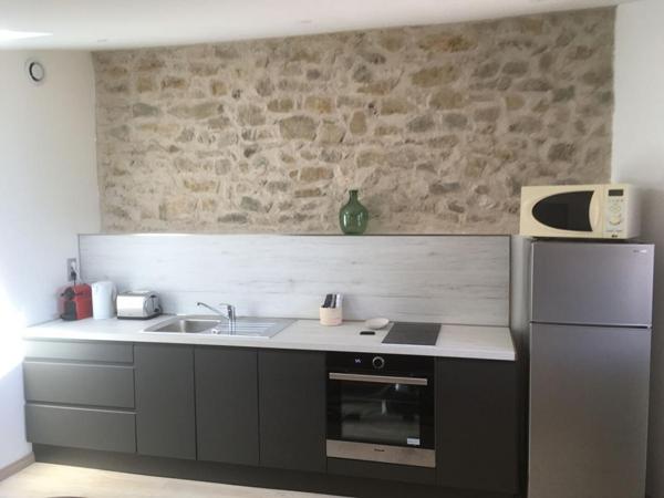 PAYS DE FORCALQUIER, BELLE PROPRIETE DE 140 M² AVEC GARAGE + GÎTE, CHAMBRE D'HÔTE ET PISCINE SUR PLUS D'UN HECTARE DE TERRAIN