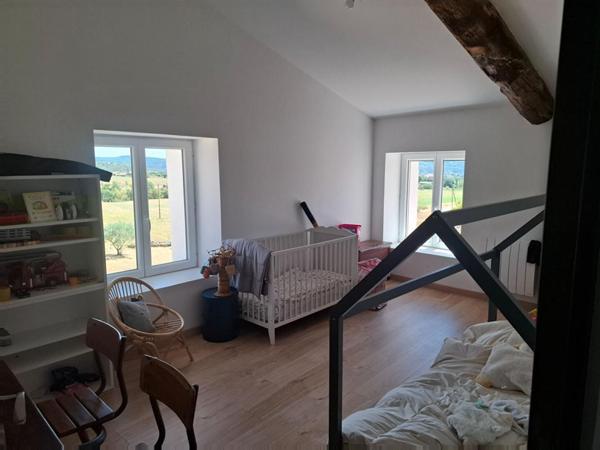 PAYS DE FORCALQUIER, BELLE PROPRIETE DE 140 M² AVEC GARAGE + GÎTE, CHAMBRE D'HÔTE ET PISCINE SUR PLUS D'UN HECTARE DE TERRAIN