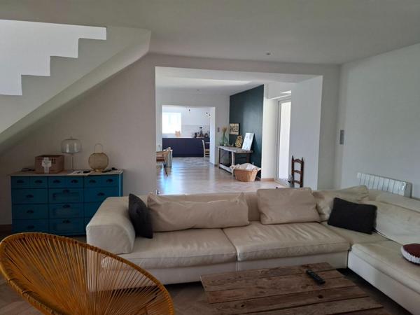 PAYS DE FORCALQUIER, BELLE PROPRIETE DE 140 M² AVEC GARAGE + GÎTE, CHAMBRE D'HÔTE ET PISCINE SUR PLUS D'UN HECTARE DE TERRAIN