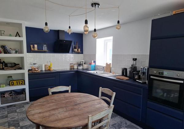 PAYS DE FORCALQUIER, BELLE PROPRIETE DE 140 M² AVEC GARAGE + GÎTE, CHAMBRE D'HÔTE ET PISCINE SUR PLUS D'UN HECTARE DE TERRAIN