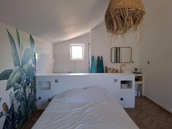 PAYS DE FORCALQUIER, BELLE PROPRIETE DE 140 M² AVEC GARAGE + GÎTE, CHAMBRE D'HÔTE ET PISCINE SUR PLUS D'UN HECTARE DE TERRAIN