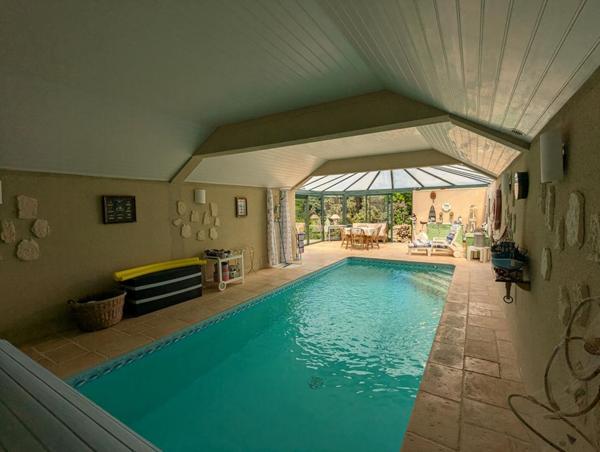 Propriété 8 pièces avec piscine couverte
