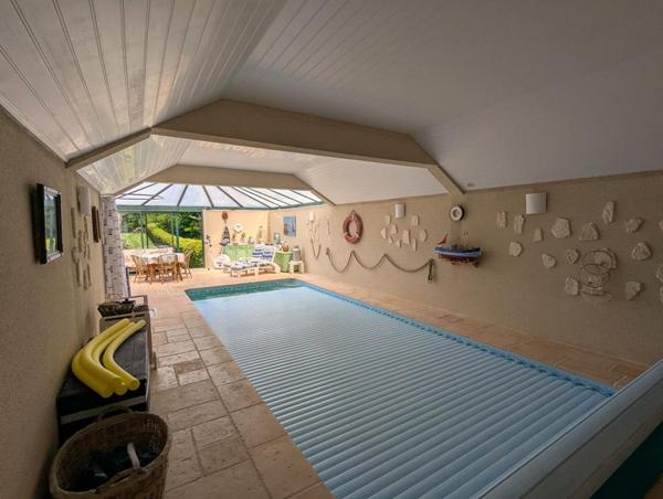 Propriété 8 pièces avec piscine couverte