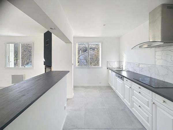 Appartement T4 avec garage , 2 places de parking  et jardin au calme