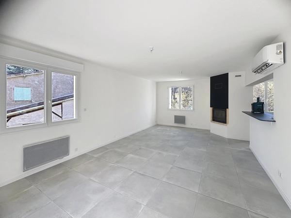 Appartement T4 avec garage , 2 places de parking  et jardin au calme