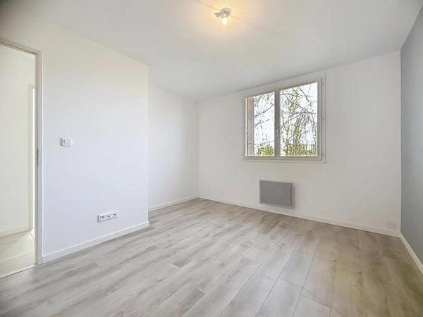 Appartement T4 avec garage , 2 places de parking  et jardin au calme