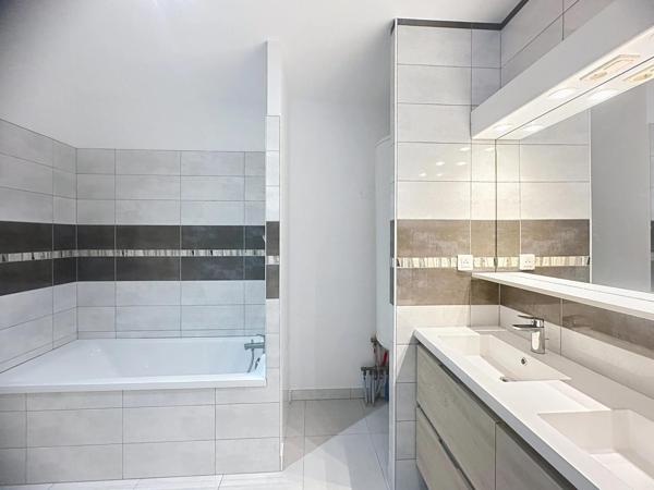 Appartement T4 avec garage , 2 places de parking  et jardin au calme