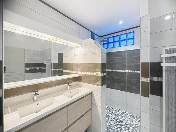 Appartement T4 avec garage , 2 places de parking  et jardin au calme