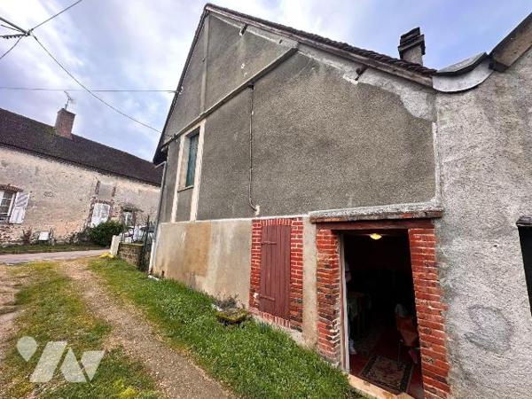 Maison d'habitation comprenant : une cuisine avec un accès à un cellier, une salle de bains, un...