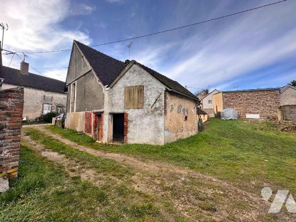 Maison d'habitation comprenant : une cuisine avec un accès à un cellier, une salle de bains, un...