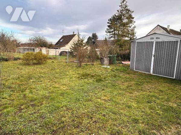 Maison d'habitation comprenant : une cuisine avec un accès à un cellier, une salle de bains, un...