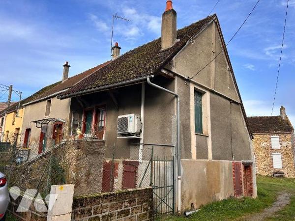 Maison d'habitation comprenant : une cuisine avec un accès à un cellier, une salle de bains, un...