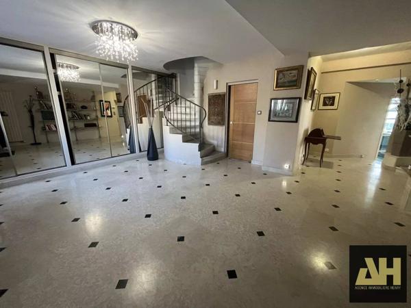 BREST PROXIMITÉ FAC DE MÉDECINE - BELLE PROPRIÉTÉ DE PLUS DE 285 M2 HABITABLES - RARE SUR LE MARCHÉ BRESTOIS