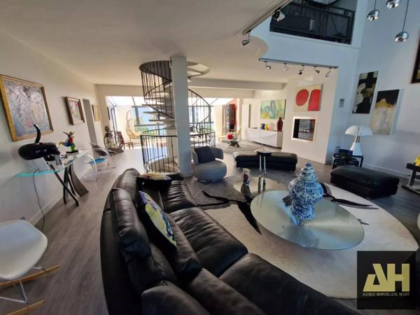 BREST PROXIMITÉ FAC DE MÉDECINE - BELLE PROPRIÉTÉ DE PLUS DE 285 M2 HABITABLES - RARE SUR LE MARCHÉ BRESTOIS