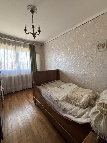 CHATILLON SUR SEINE : maison de 230m² proche du centre ville année 1960 avec terrain de 1700m². Châtillon-sur-Seine (21400)