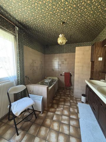 CHATILLON SUR SEINE : maison de 230m² proche du centre ville année 1960 avec terrain de 1700m². Châtillon-sur-Seine (21400)