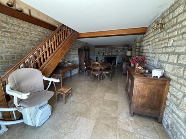 CHATILLON SUR SEINE : maison de 230m² proche du centre ville année 1960 avec terrain de 1700m². Châtillon-sur-Seine (21400)