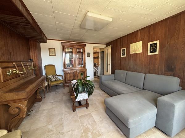 CHATILLON SUR SEINE : maison de 230m² proche du centre ville année 1960 avec terrain de 1700m². Châtillon-sur-Seine (21400)