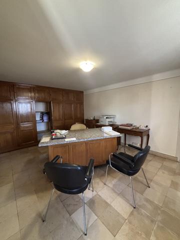 CHATILLON SUR SEINE : maison de 230m² proche du centre ville année 1960 avec terrain de 1700m². Châtillon-sur-Seine (21400)