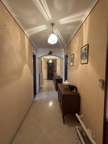 CHATILLON SUR SEINE : maison de 230m² proche du centre ville année 1960 avec terrain de 1700m². Châtillon-sur-Seine (21400)